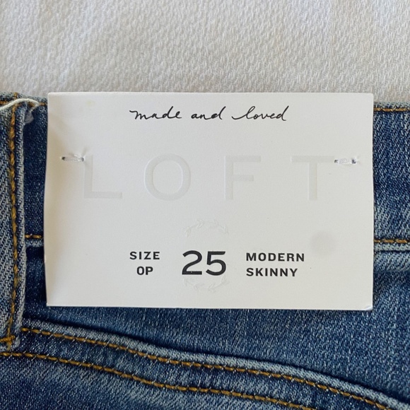Loft Modern Skinny Jeans with embroidered left cuffs - Size 0/25P - Picture 6 of 9